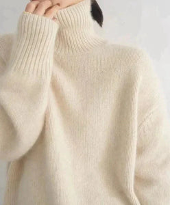 Ζεστό και ζεστό πουλόβερ με ζιβάγκο.