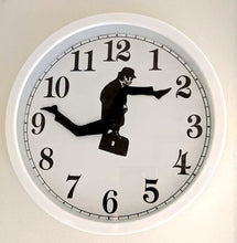 Φόρτωση εικόνας στο εργαλείο προβολής Συλλογής, Ρολόι τοίχου Silly Walk εμπνευσμένο από τους Monty Python
