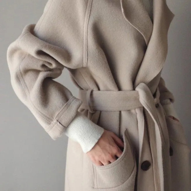 Κομψό μάλλινο παλτό με μεσαίο πέτο
